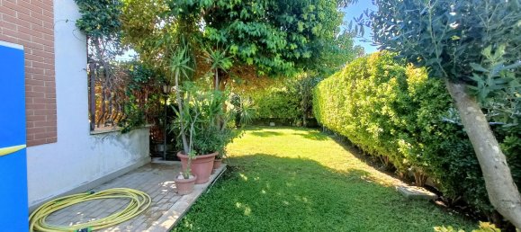 Villa de 6 dormitorios en Guidonia Montecelio, Italy No. 371512 40