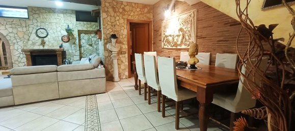 Villa de 6 dormitorios en Guidonia Montecelio, Italy No. 371512 3