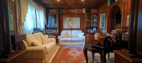 Villa de 6 dormitorios en Guidonia Montecelio, Italy No. 371512 16