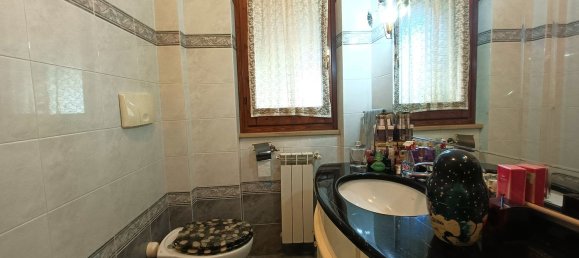 Villa de 6 dormitorios en Guidonia Montecelio, Italy No. 371512 21