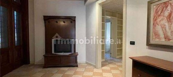 4 bedrooms Apartment in Mantua, Italy No. 247042 6