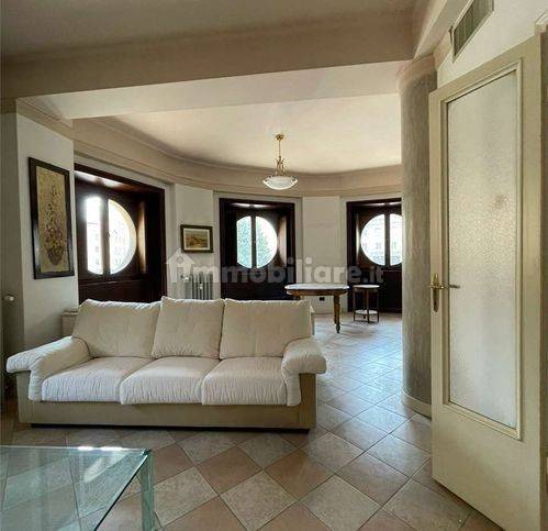 Квартира с 4 спальнями в Мантуя, Италия № 247042