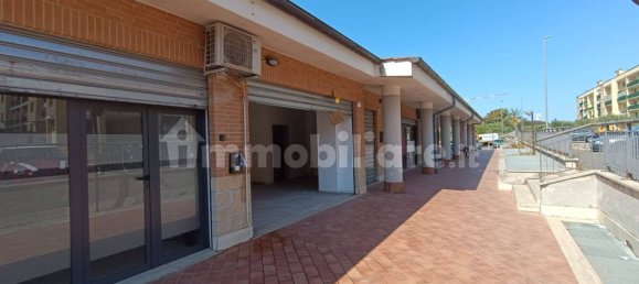 1-Zimmer Gewerbliche Immobilie in Rome, Italy, Nr. 151957 3