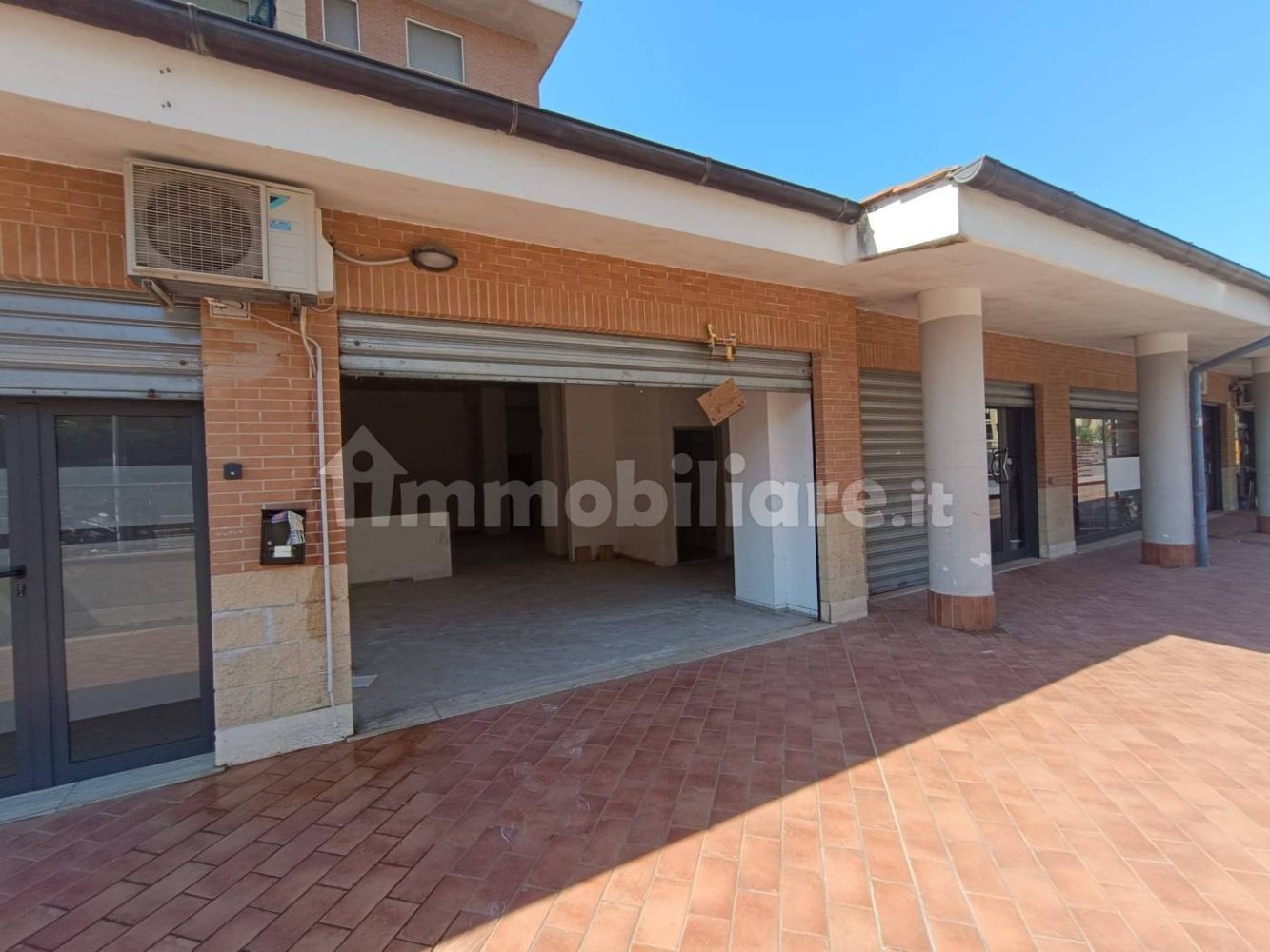 1-Zimmer Gewerbliche Immobilie in Rome, Italy, Nr. 151957