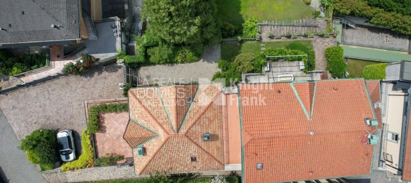 6 bedrooms Villa in Como, Italy No. 56721 24