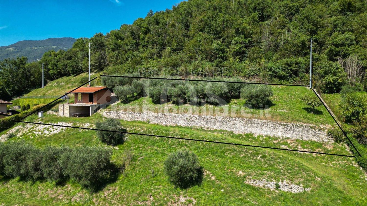 Terreno em Viadanica, Italy 1718 m² N.º 397399