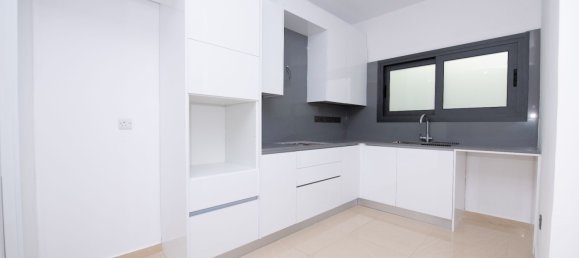 2 bedrooms Apartment in Kato Paphos, Cyprus No. 23126 4