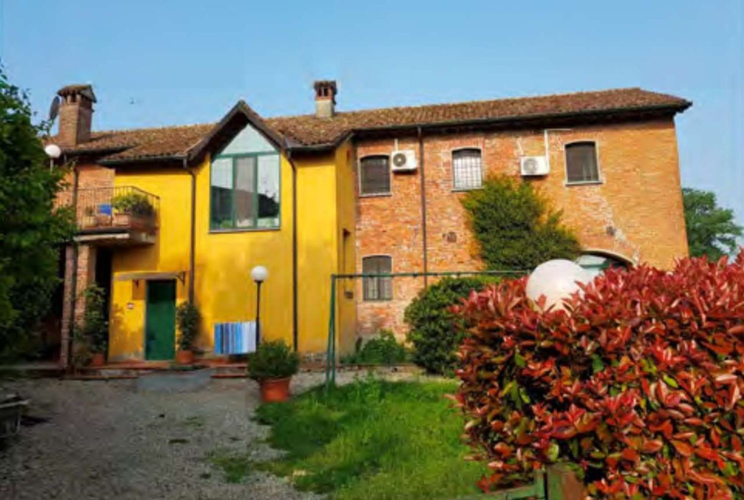 644m² Building in Sant'Angelo Lodigiano, Italy No. 378478