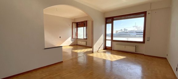 5 rooms Apartment in Savona, Italy No. 267963 9