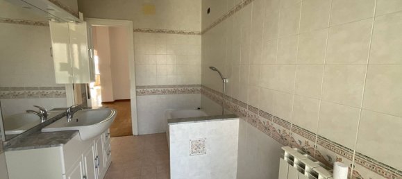 5 rooms Apartment in Savona, Italy No. 267963 13