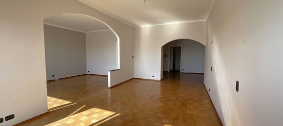 5 rooms Apartment in Savona, Italy No. 267963 6