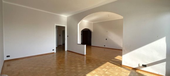 5 rooms Apartment in Savona, Italy No. 267963 10