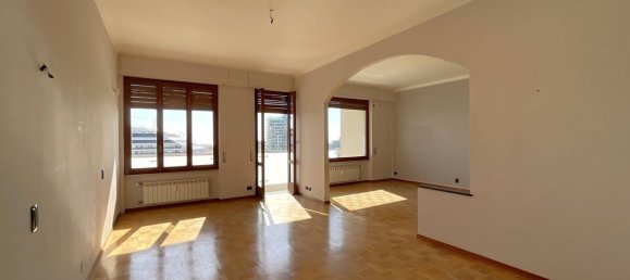 5 rooms Apartment in Savona, Italy No. 267963 4