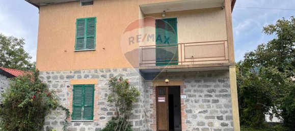 3 bedrooms House in Corniglio, Italy No. 341993 2