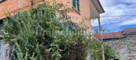 3 bedrooms House in Corniglio, Italy No. 341993 3