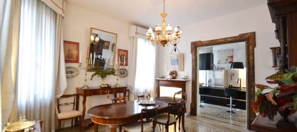5 bedrooms Villa in Treviso, Italy No. 132379 4