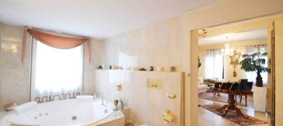 5 bedrooms Villa in Treviso, Italy No. 132379 15