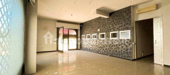 3 rooms Commercial property in Cecina, Italy No. 39676 5