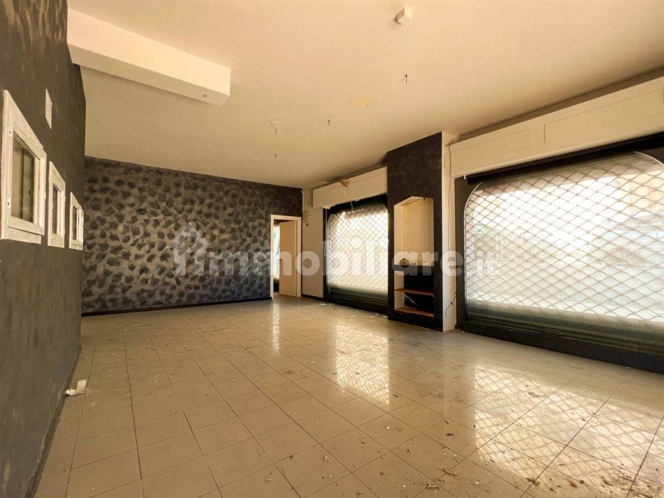 3 rooms Commercial property in Cecina, Italy No. 39676