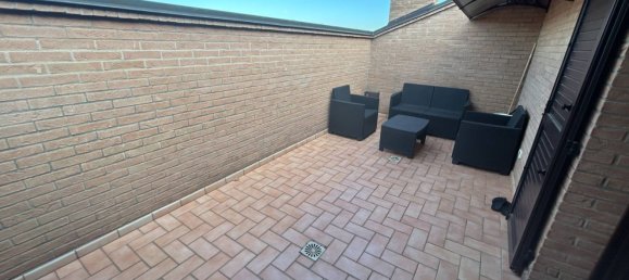 5 rooms Apartment in Mirandola, Italy No. 295656 2