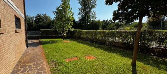 5 rooms Apartment in Mirandola, Italy No. 295656 20