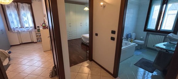 5 rooms Apartment in Mirandola, Italy No. 295656 13