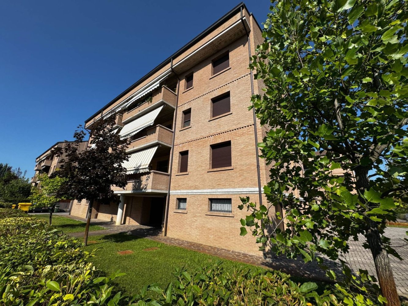 5 rooms Apartment in Mirandola, Italy No. 295656