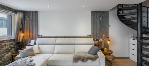 3 bedrooms Apartment in Les Belleville, France No. 398 3