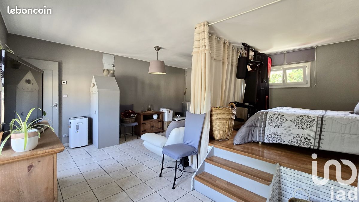 2-salle Appartement à Yvelines, France No. 328596