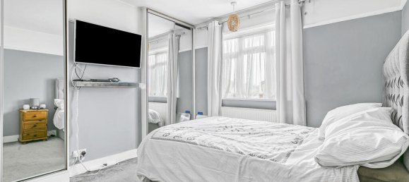 4 bedrooms House in Feltham, United Kingdom No. 8504 11