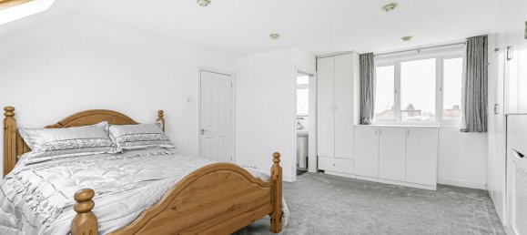 4 bedrooms House in Feltham, United Kingdom No. 8504 10