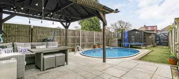 4 bedrooms House in Feltham, United Kingdom No. 8504 2