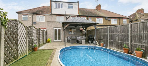 4 bedrooms House in Feltham, United Kingdom No. 8504 16