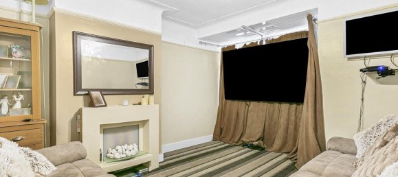 4 bedrooms House in Feltham, United Kingdom No. 8504 5