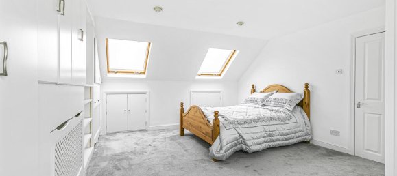 4 bedrooms House in Feltham, United Kingdom No. 8504 9