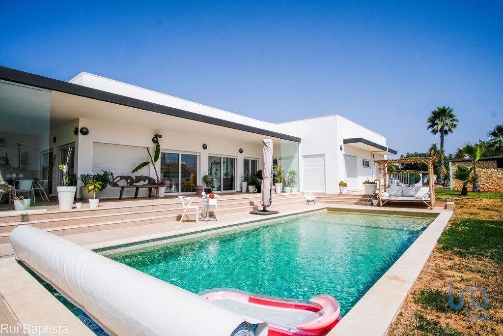 4 bedrooms Villa in Mexilhoeira Grande, Portugal No. 282054