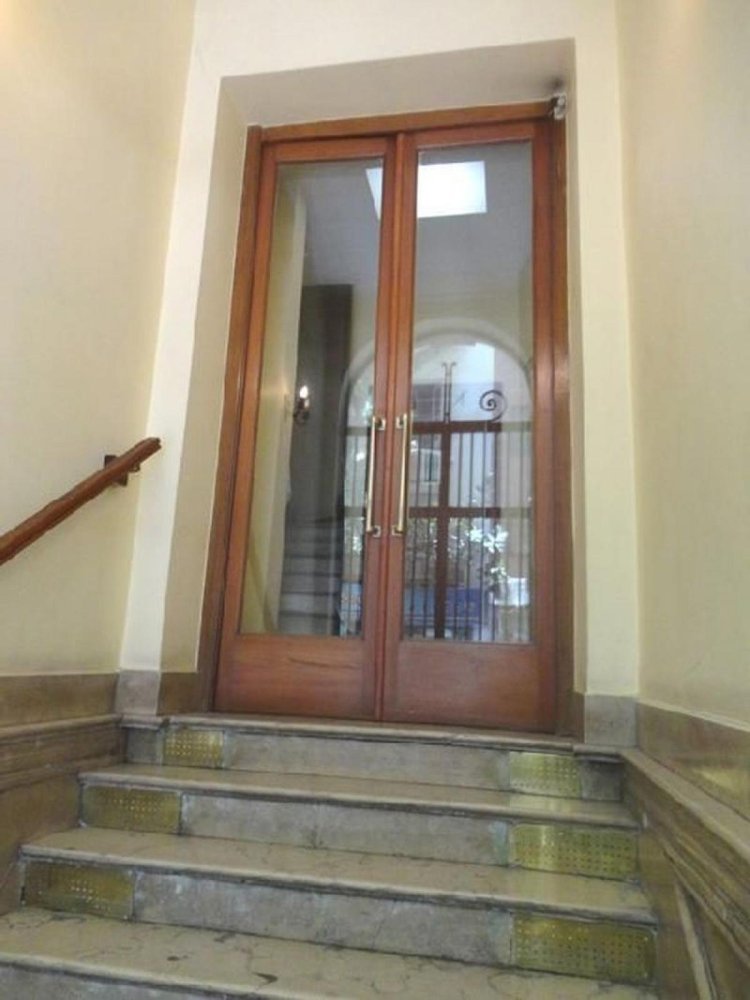 650m² Building in Buenos Aires, Argentina No. 108154