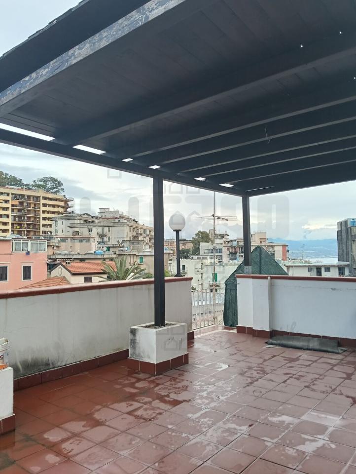 2 rooms Apartment in Messina, Italy No. 132853