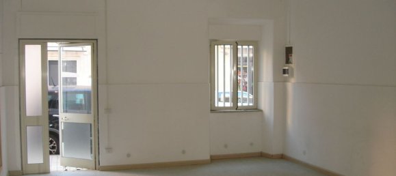 53m² Commercial property in Civitavecchia, Italy No. 327637 3