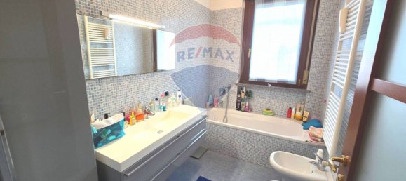 Квартира с 2 спальнями в Пьольтелло, Италия № 218843 25