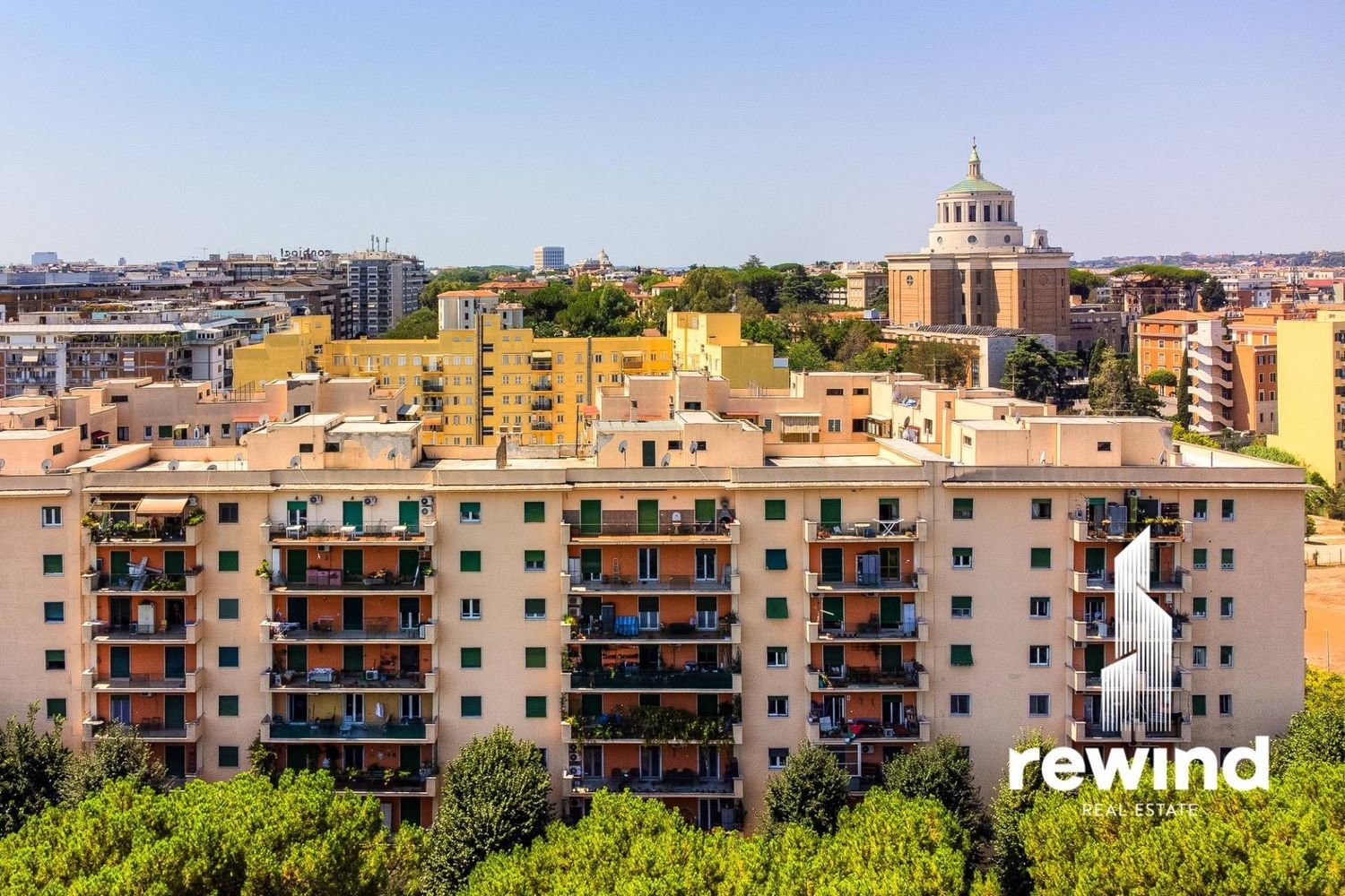 3 rooms Apartment in Rome, Italy No. 297257