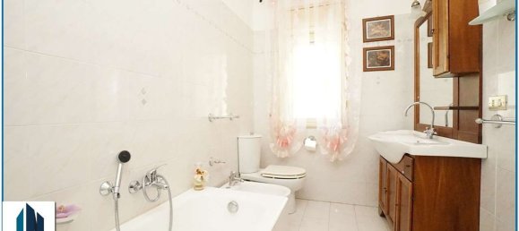 4 bedrooms Apartment in Messina, Italy No. 318462 18