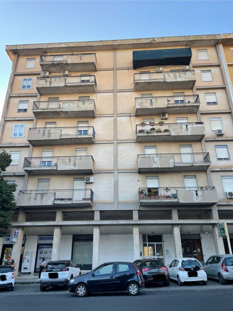 7 غرف نوم شقة في Caltanissetta, Italy رقم 316642