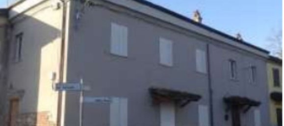 7 rooms Apartment in Gazzola, Italy No. 95632 2