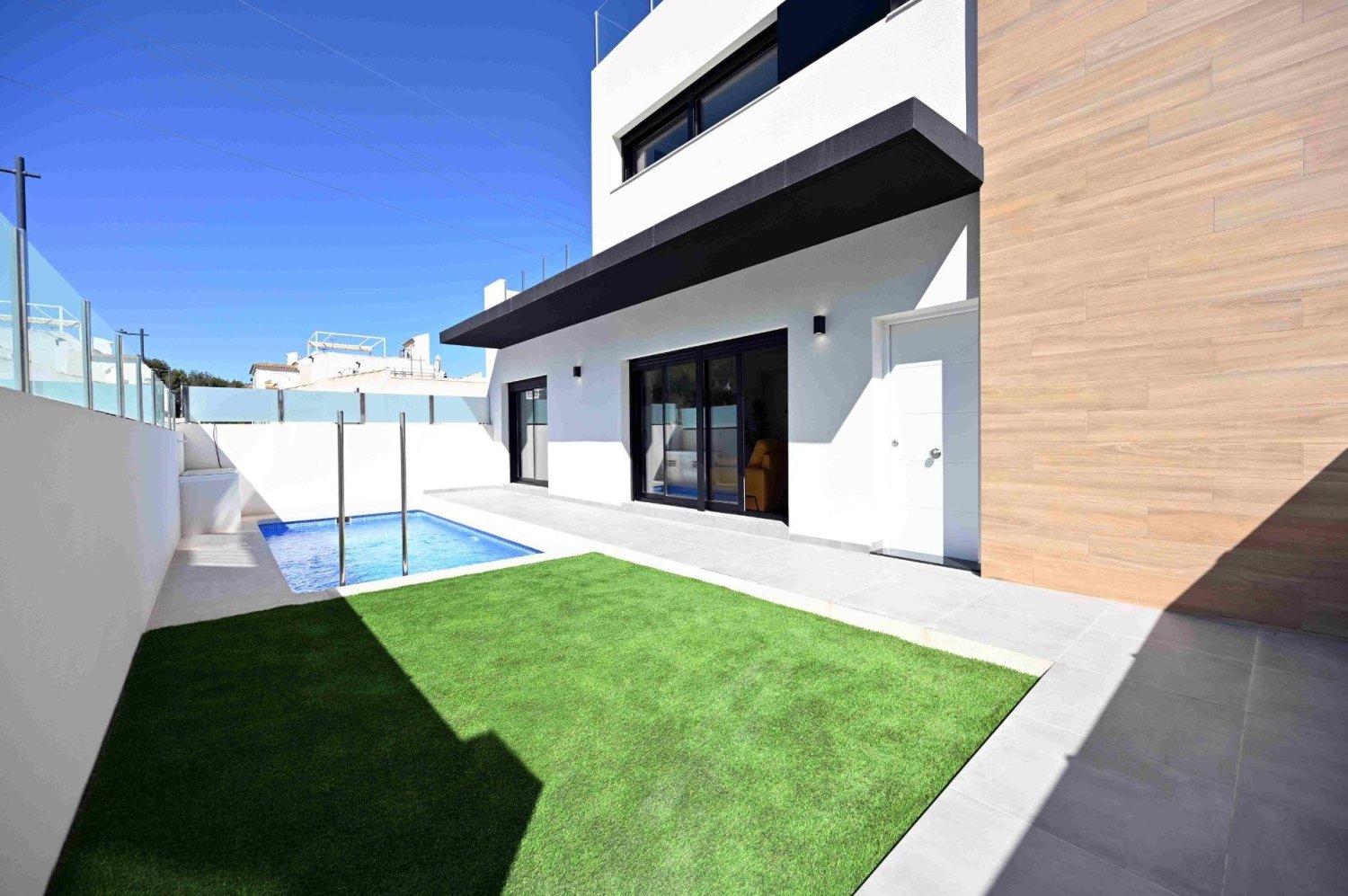 3 bedrooms Townhouse in Filipinas, Spain No. 13526