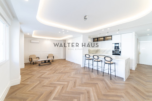 Apartamento de 3 dormitorios en Madrid, Spain No. 181005