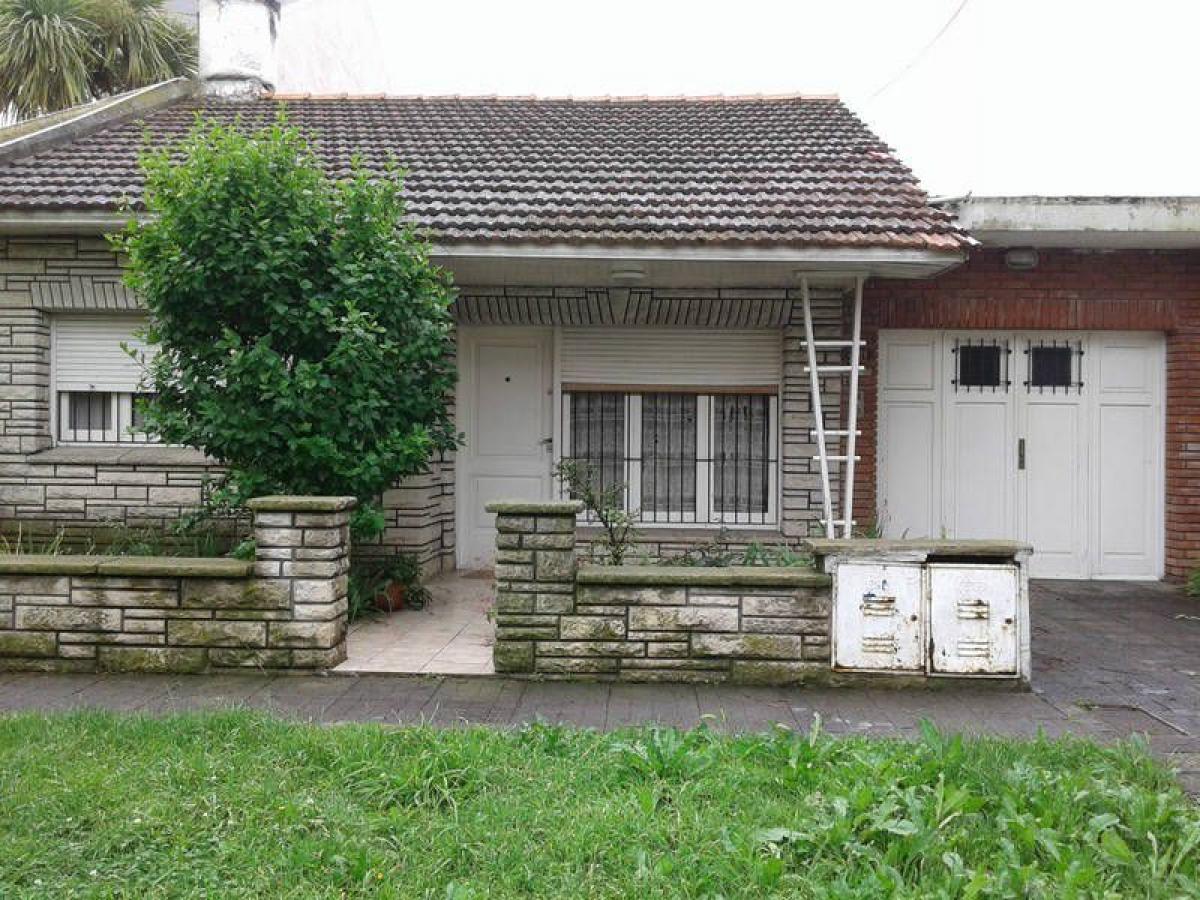 2 bedrooms House in Mar del Plata, Argentina No. 97399