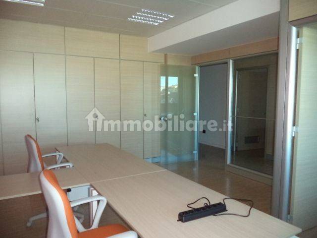 3 rooms Office in San Benedetto del Tronto, Italy No. 258276