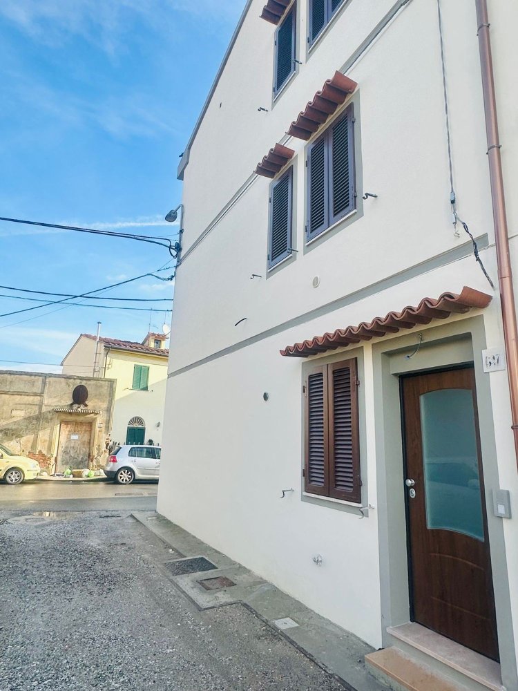 5 rooms House in Pisa, Italy No. 48851