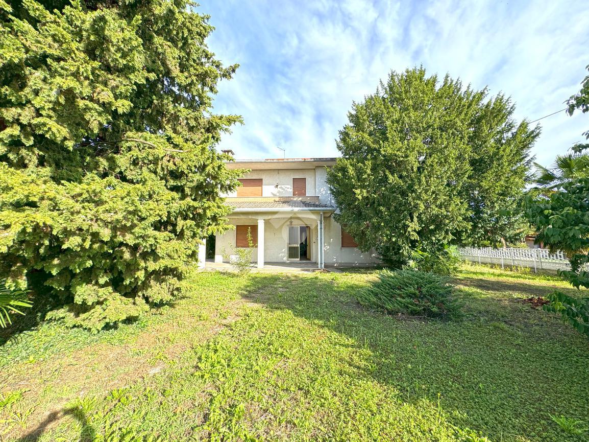 6 rooms Villa in San Giorgio in Bosco, Italy No. 1794